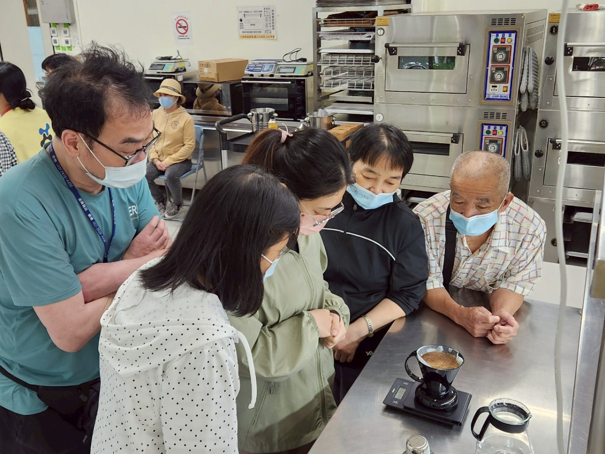 a plant next to a bed