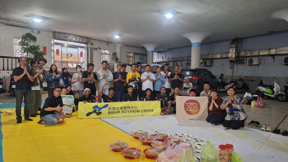 a sink and mirror in a bathroom