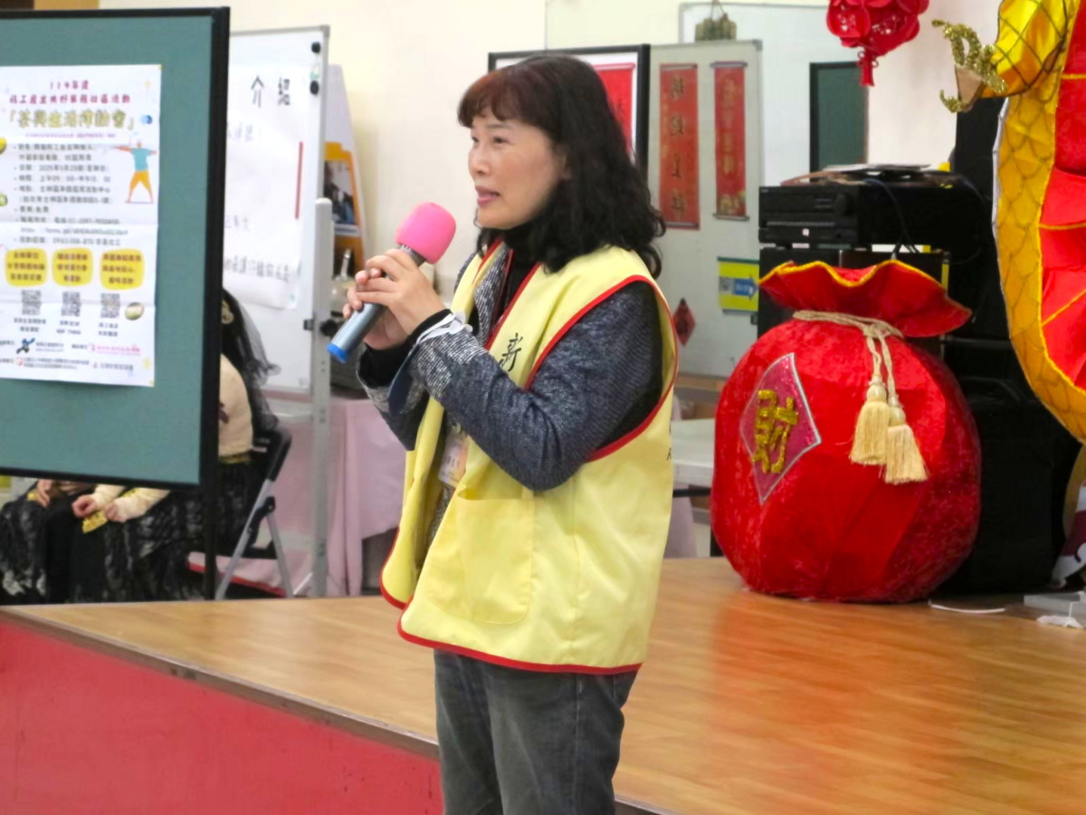 a plant next to a bed